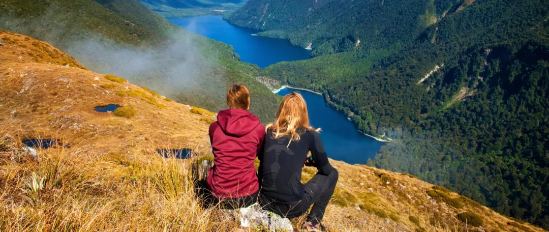 Friends hiking NZ outdoors, South Island